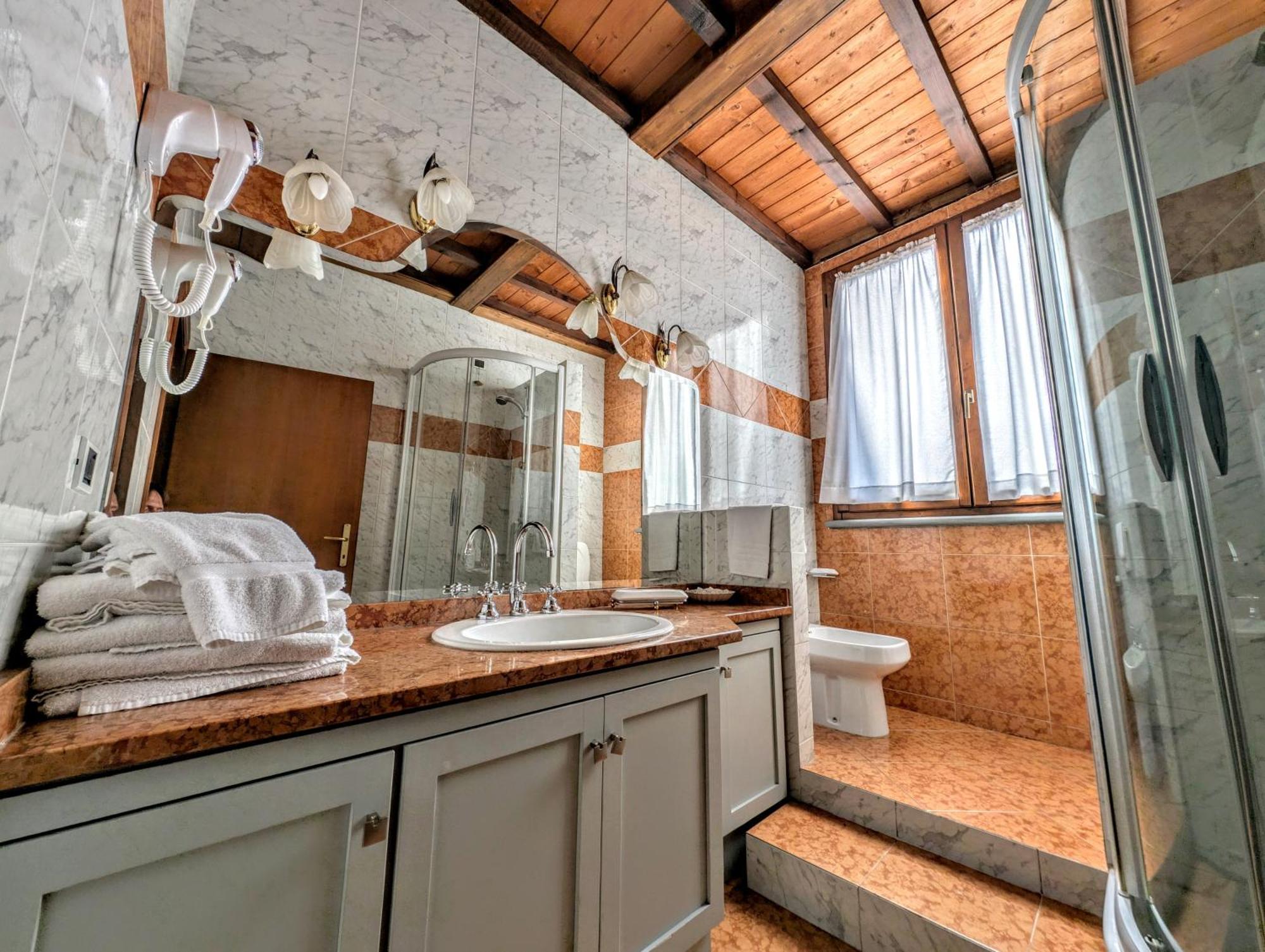 Residence Villa La Fornacina 瓦尔达诺的因奇萨 外观 照片